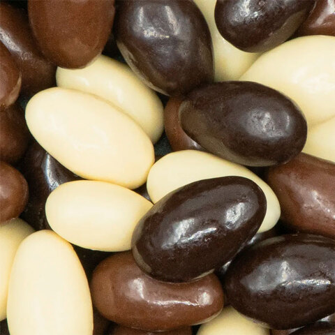 Plastbøtte med lækkert indhold - Chokolade Mandler