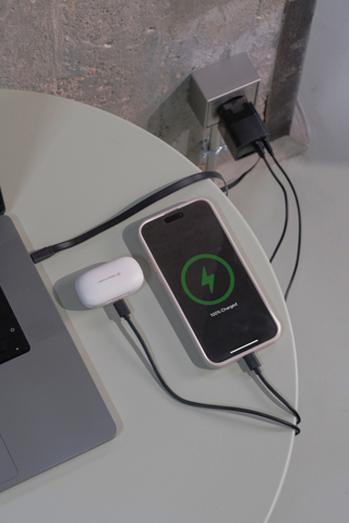 Urban Vitamin Mendocino 65W GaN oplader med udtrækkeligt kab-