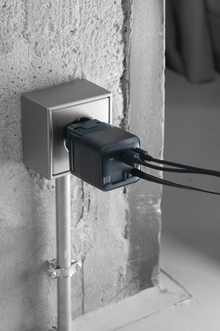 Urban Vitamin Mendocino 65W GaN oplader med udtrækkeligt kab-