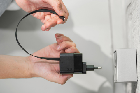 Urban Vitamin Mendocino 65W GaN oplader med udtrækkeligt kab-