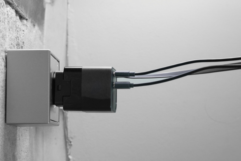 Urban Vitamin Mendocino 65W GaN oplader med udtrækkeligt kab-