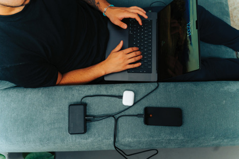 Urban Vitamin Eureka RCS recycled 65W hybridoplader-