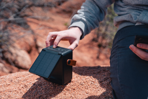 Skywave 12W Solar højttaler i RCS genanvendt plast, sort-