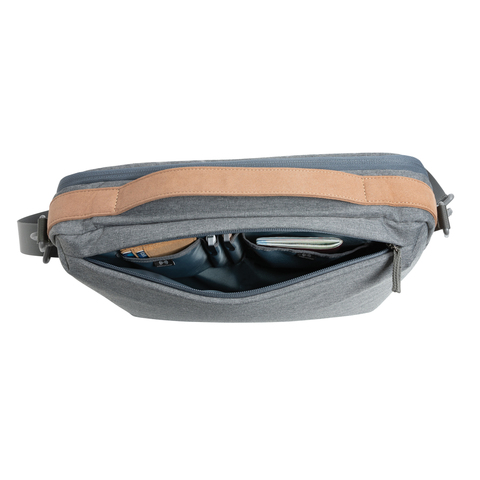 Impact AWARE™ 300D to-tonet deluxe 15,6 - rPET-Grå