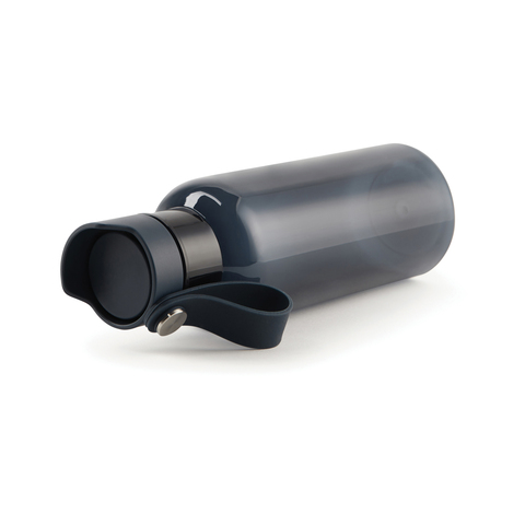 VINGA Balti 600 ml flaske i RCS genanvendt PET-Marineblå