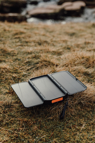 Nordic Drift Titan 10.000 mAh solcelle powerbank med 3 panel