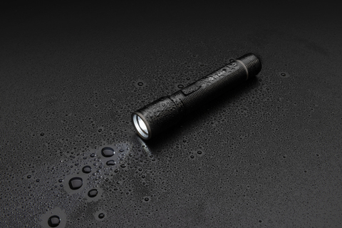 Gear X USB-opladelig lommelygte i RCS genanvendt aluminium-