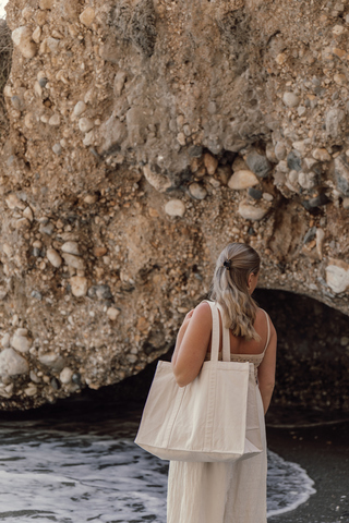 VINGA Hilo maxi mulepose i AWARE™ genanvendt kanvas-